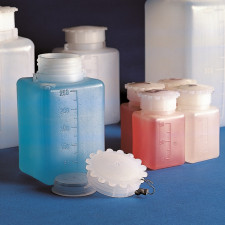 Бутыль с градуировкой ПЭ квадратная светлая 25 мл Kartell